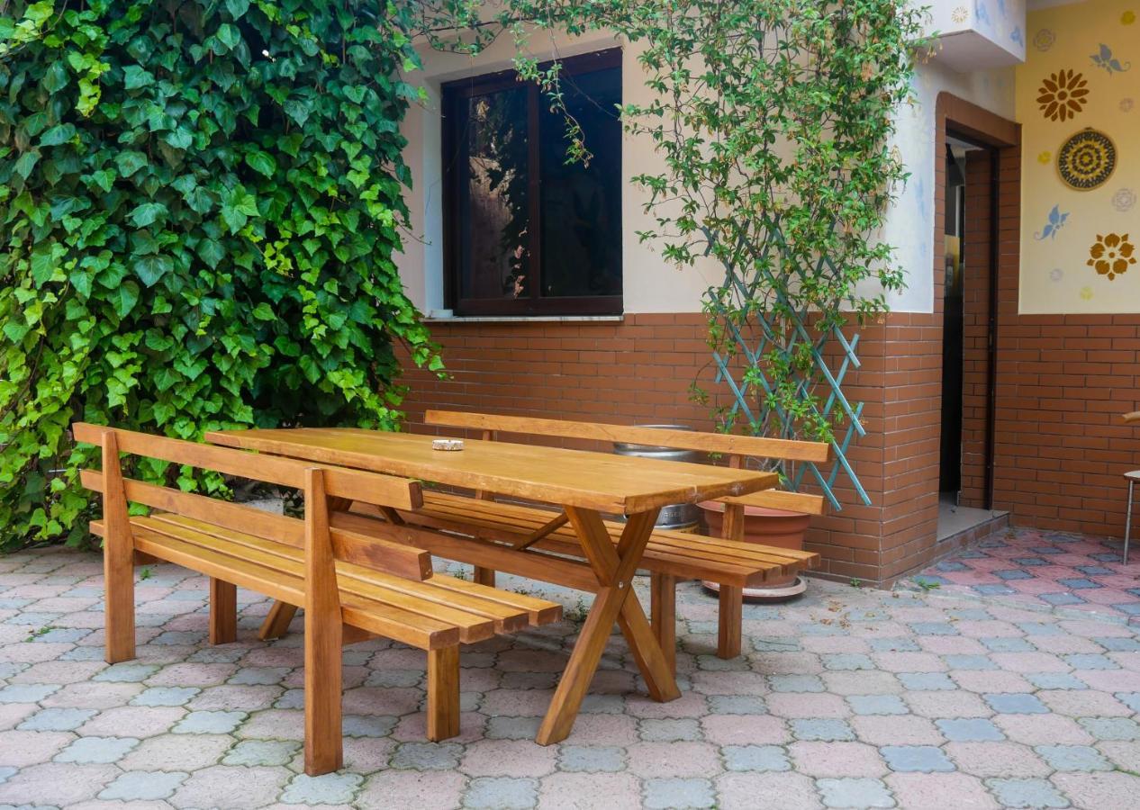 The Galley Party Hostel Shkodra Exterior foto