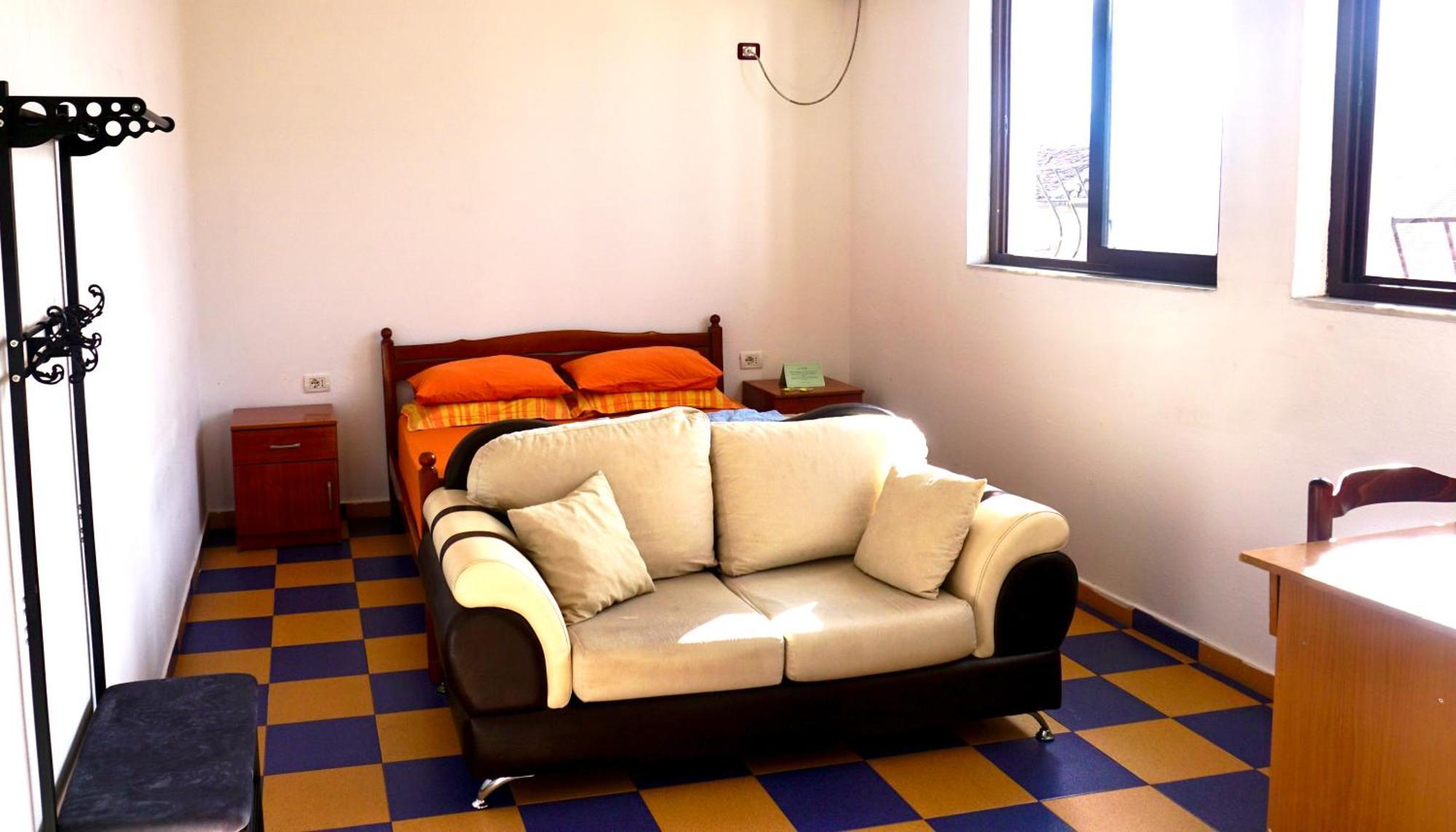 The Galley Party Hostel Shkodra Exterior foto